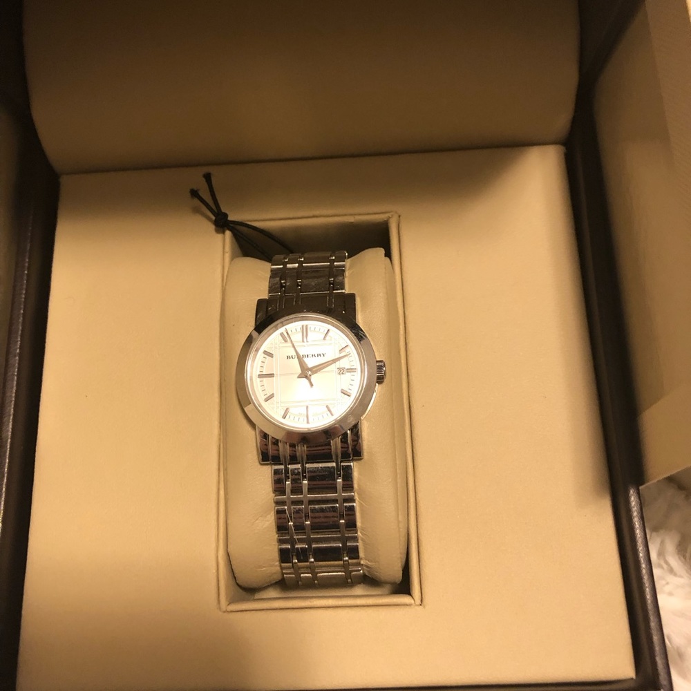 Burberry round faced analog watch in box